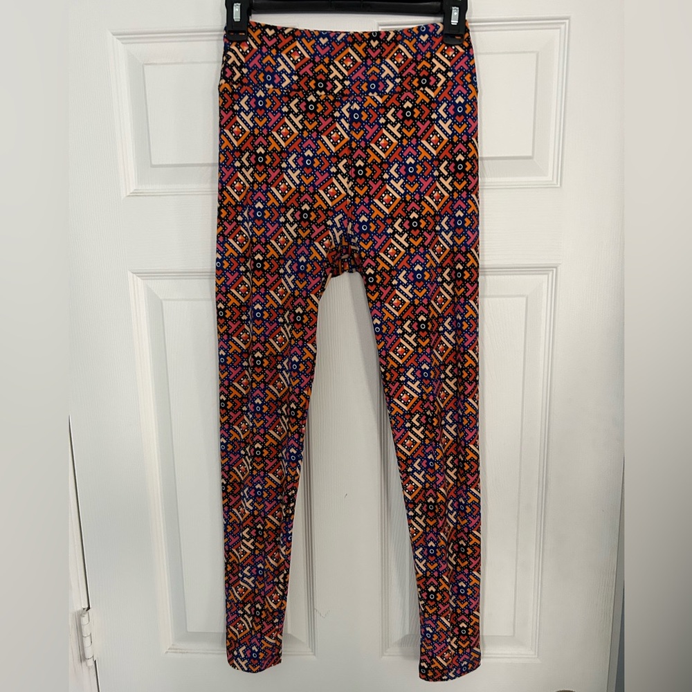 🦋 5/$25 - LuLaRoe Geometric Leggings - One Size (OS) fits sizes 2-10 - Picture 10 of 14